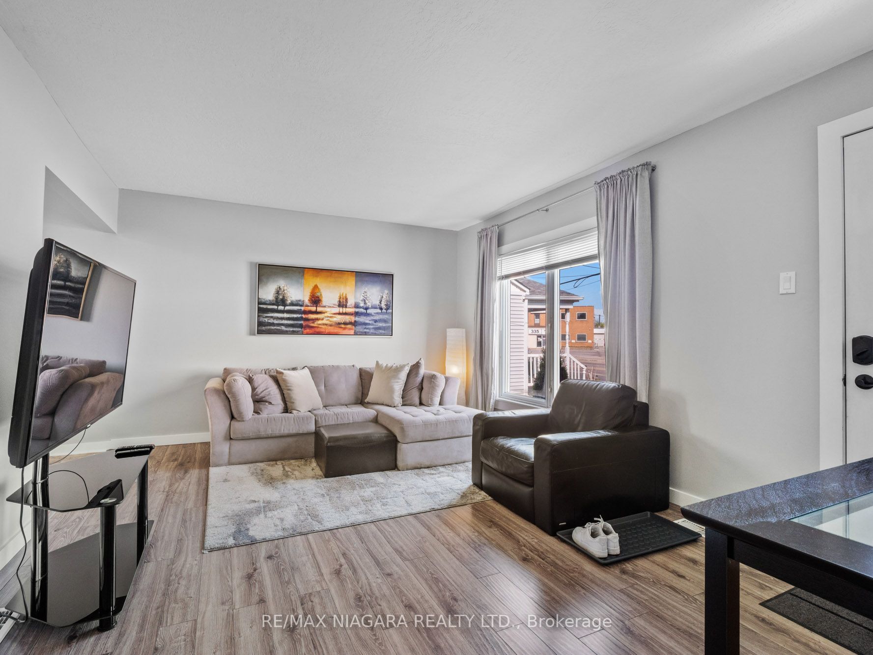 390 Welland Ave