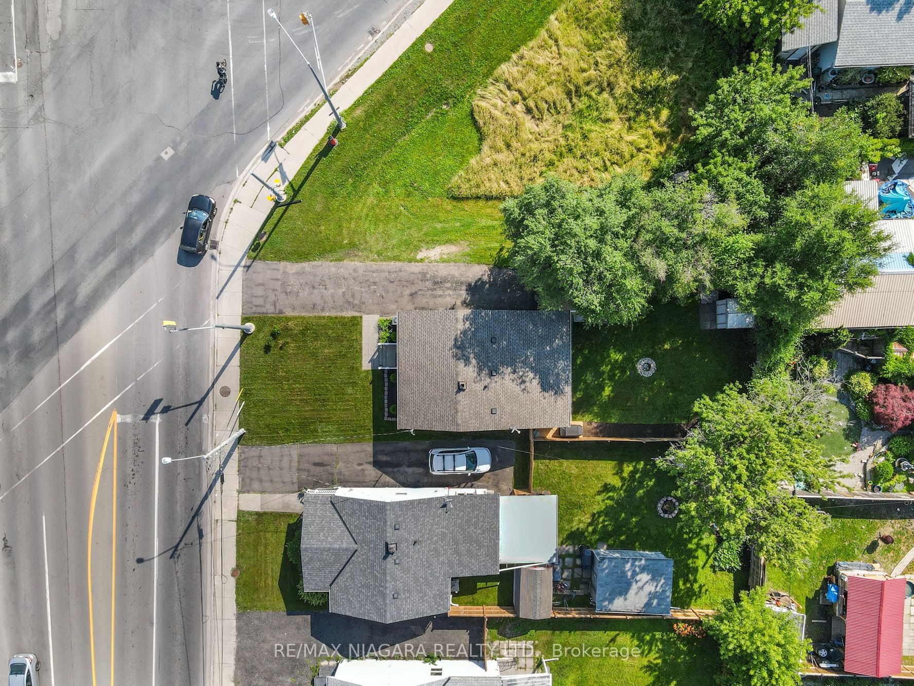 390 Welland Ave