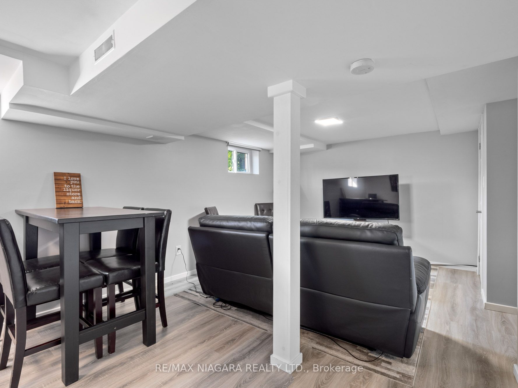 390 Welland Ave