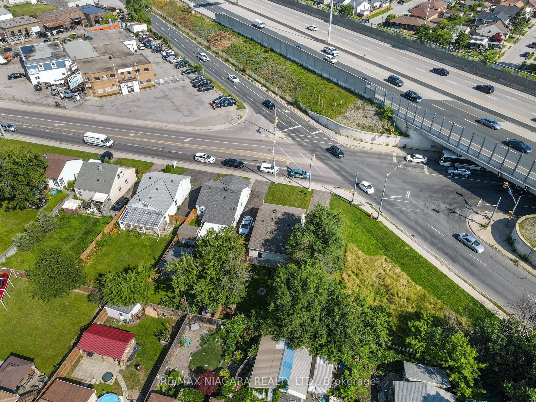390 Welland Ave