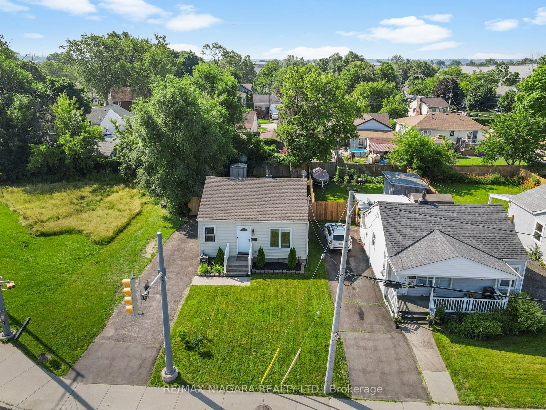 390 Welland Ave