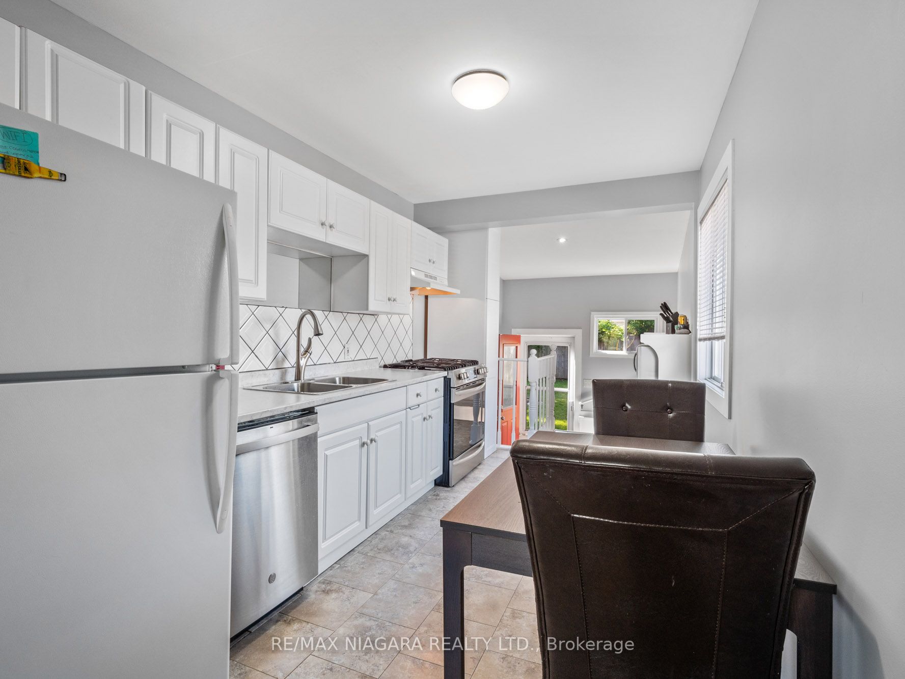 390 Welland Ave