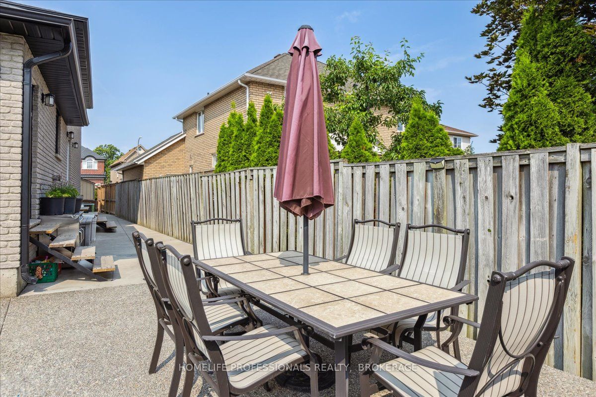262 Winterberry Dr