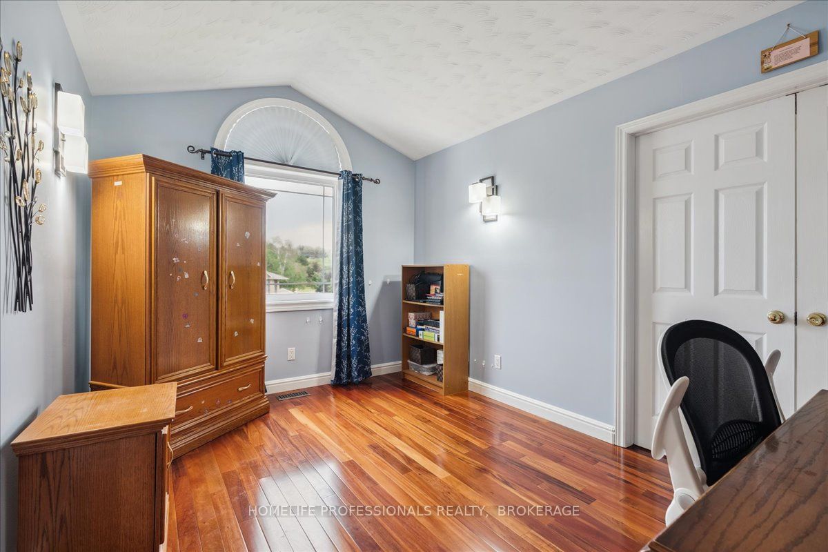 262 Winterberry Dr