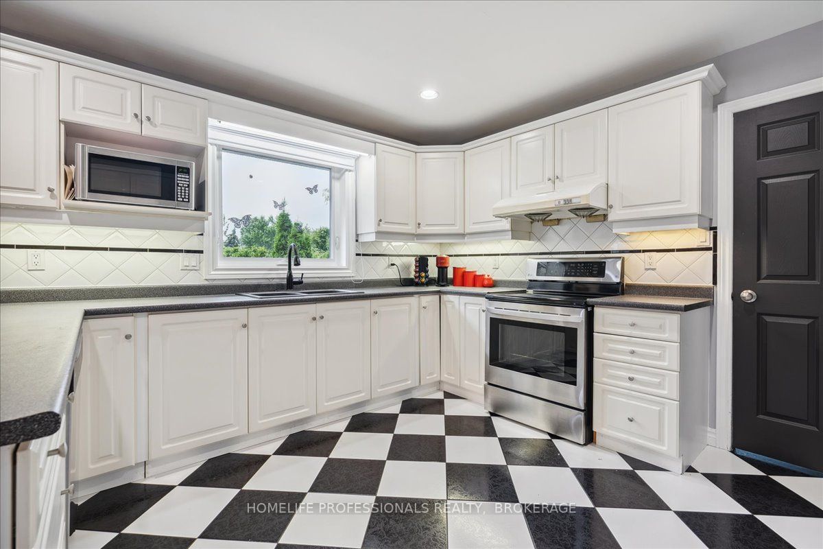 262 Winterberry Dr