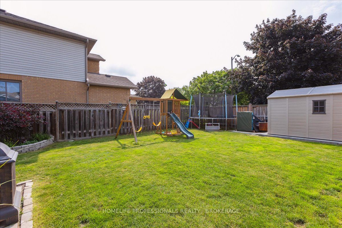 262 Winterberry Dr