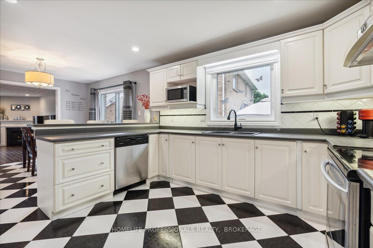 262 Winterberry Dr