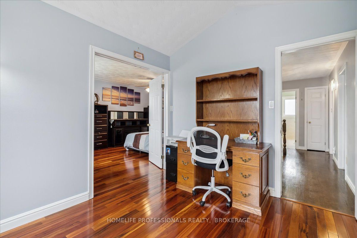 262 Winterberry Dr