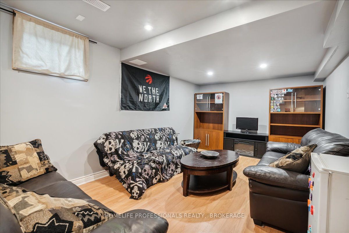 262 Winterberry Dr