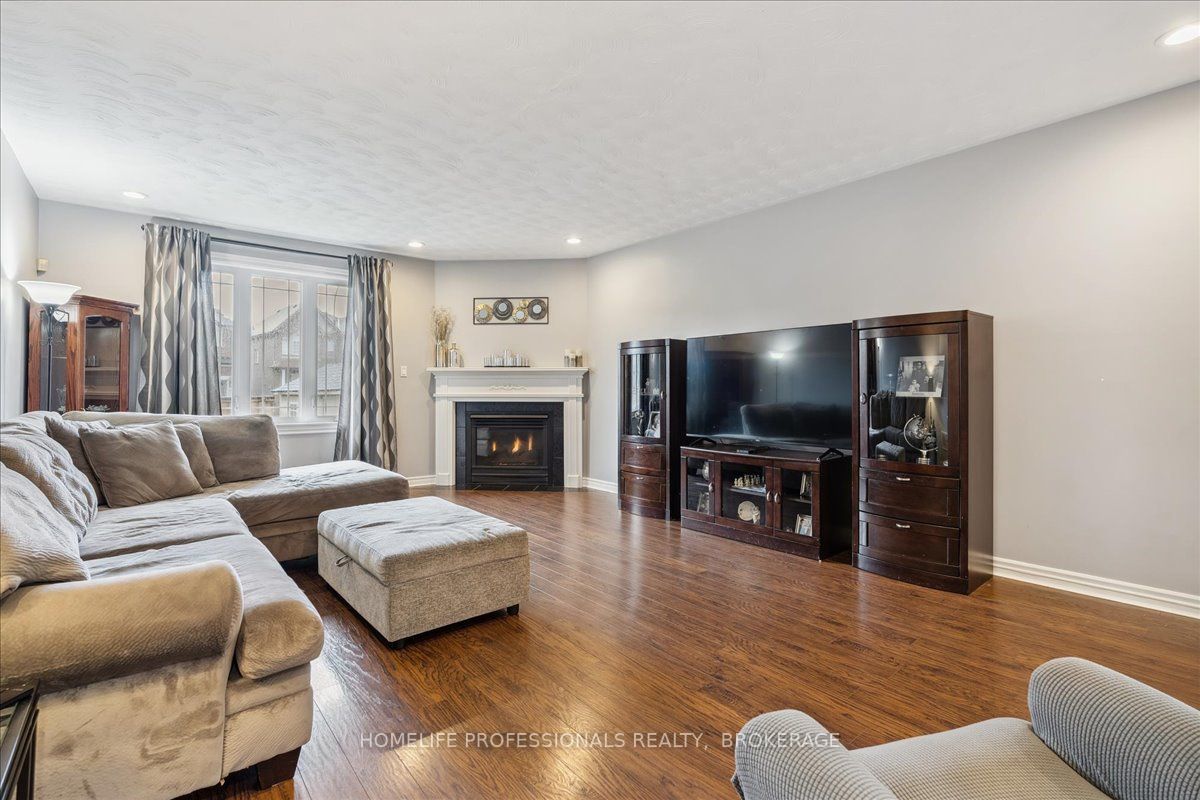 262 Winterberry Dr