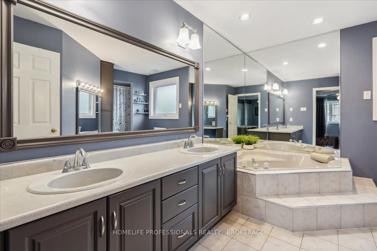 262 Winterberry Dr