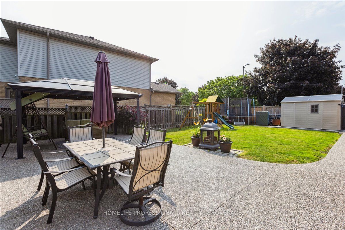 262 Winterberry Dr