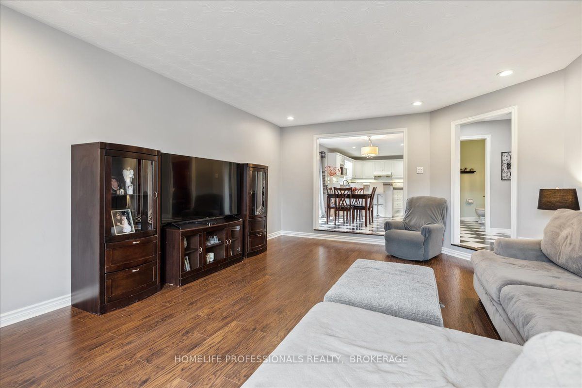 262 Winterberry Dr