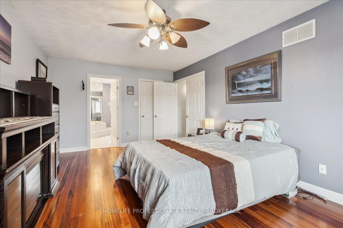 262 Winterberry Dr