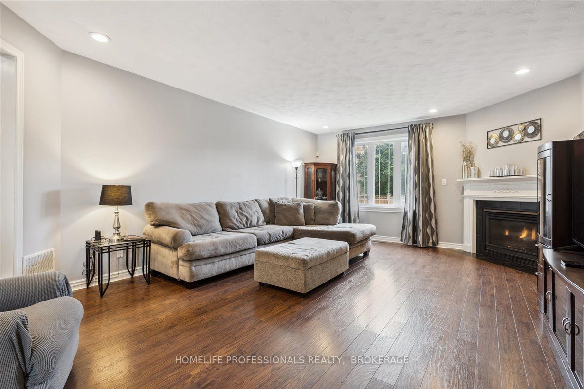 262 Winterberry Dr