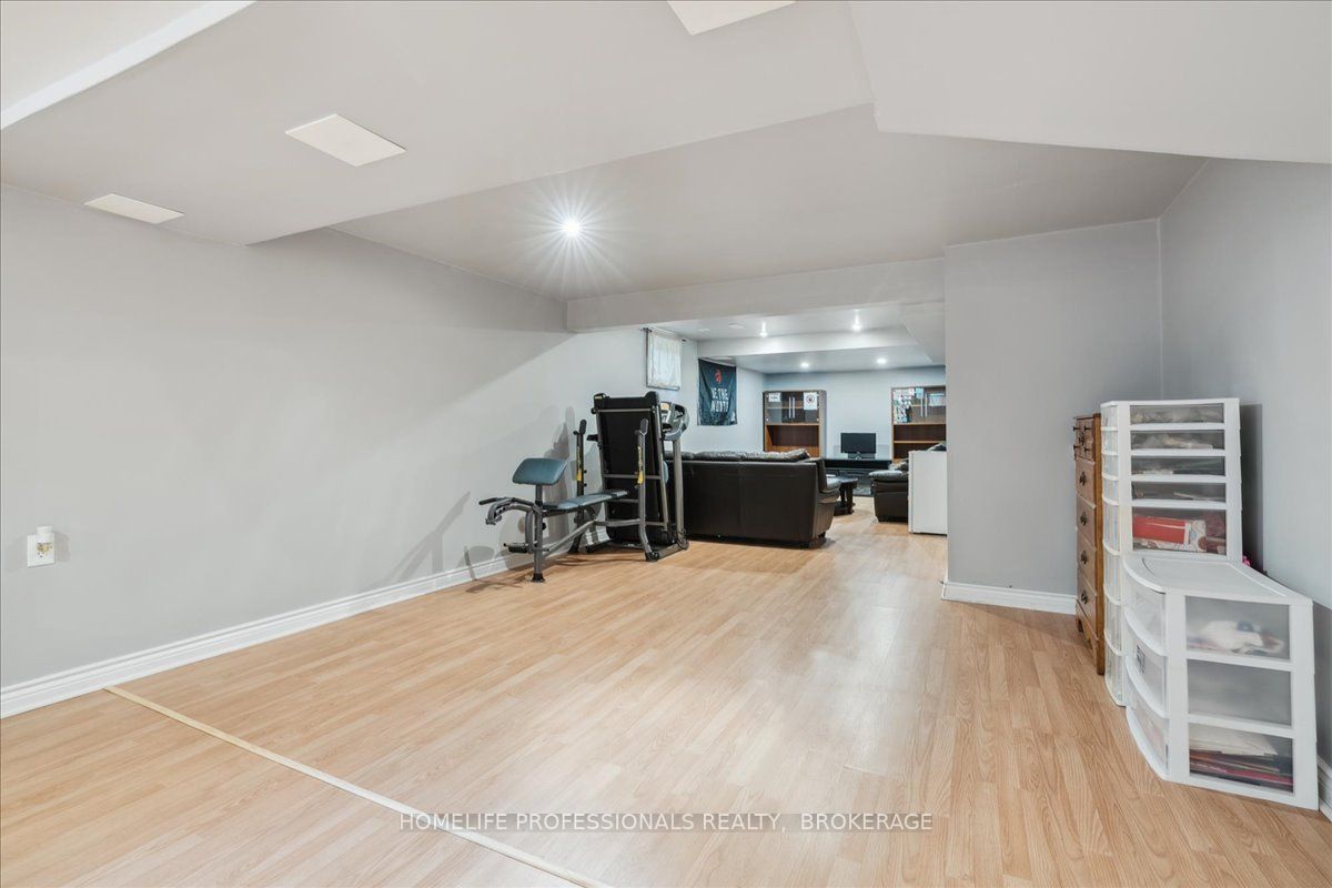 262 Winterberry Dr