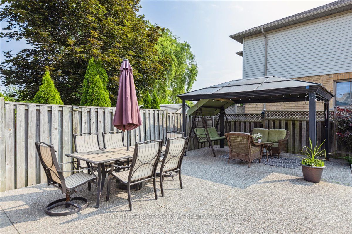 262 Winterberry Dr