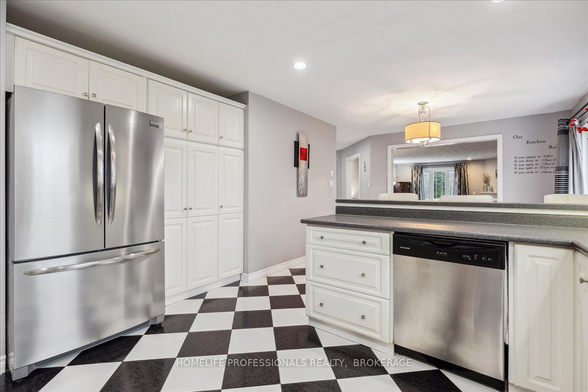 262 Winterberry Dr