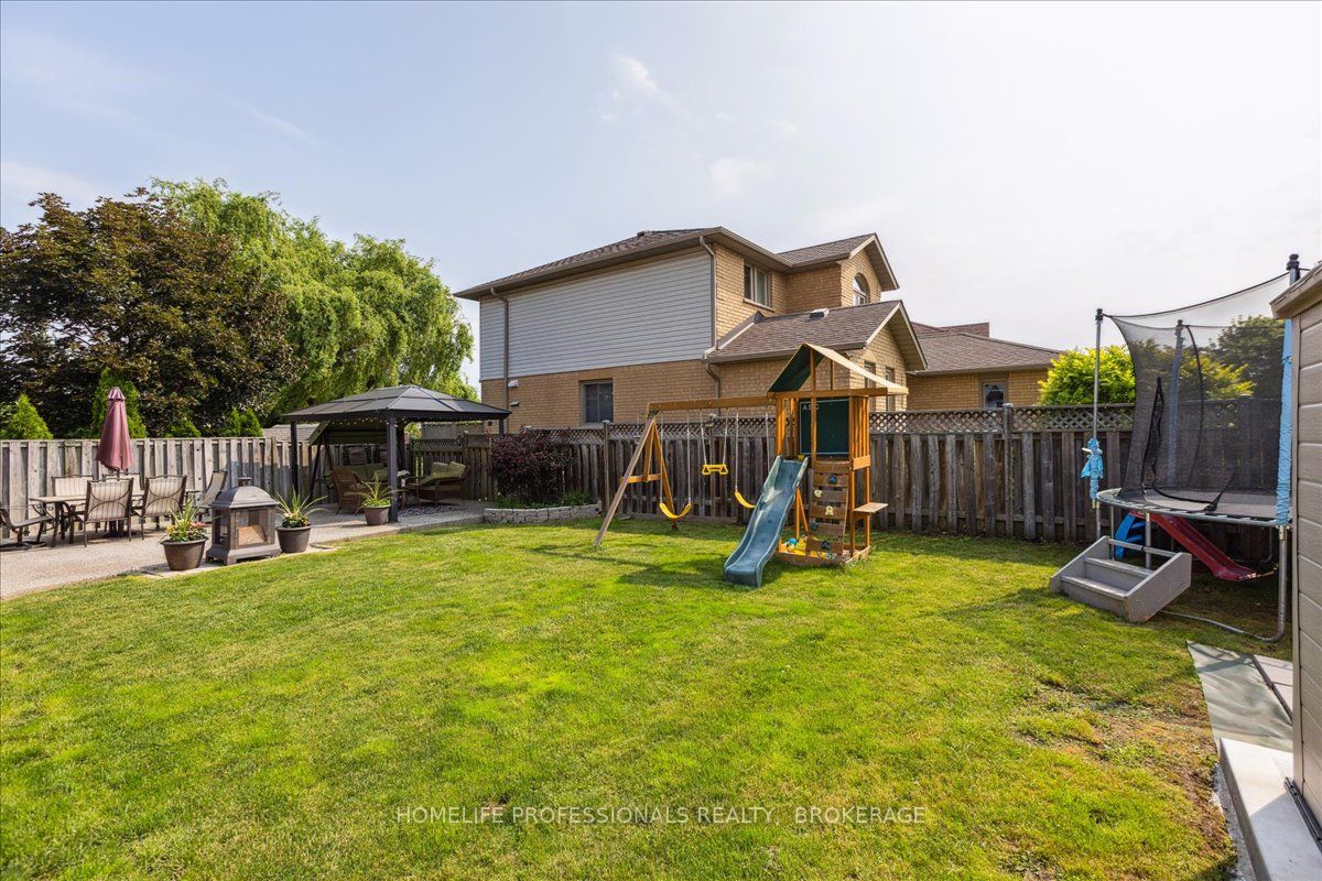 262 Winterberry Dr