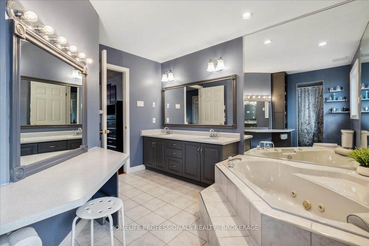 262 Winterberry Dr