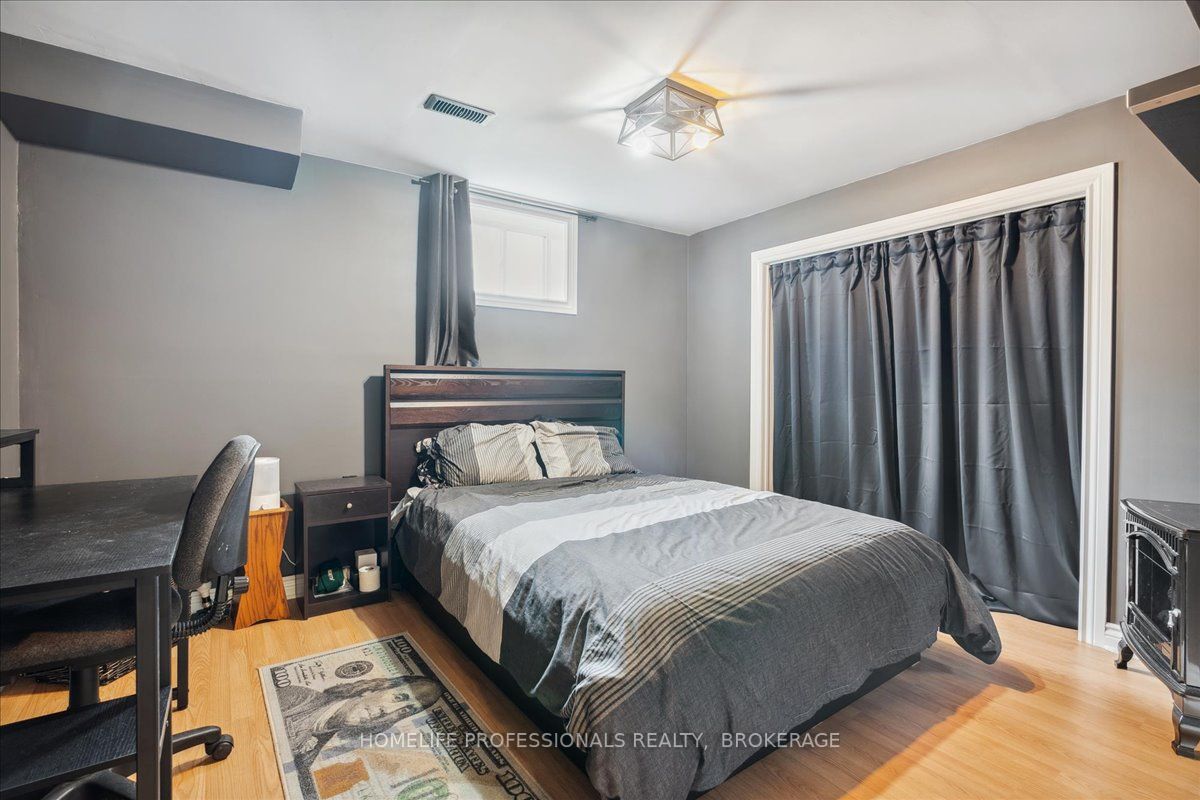 262 Winterberry Dr