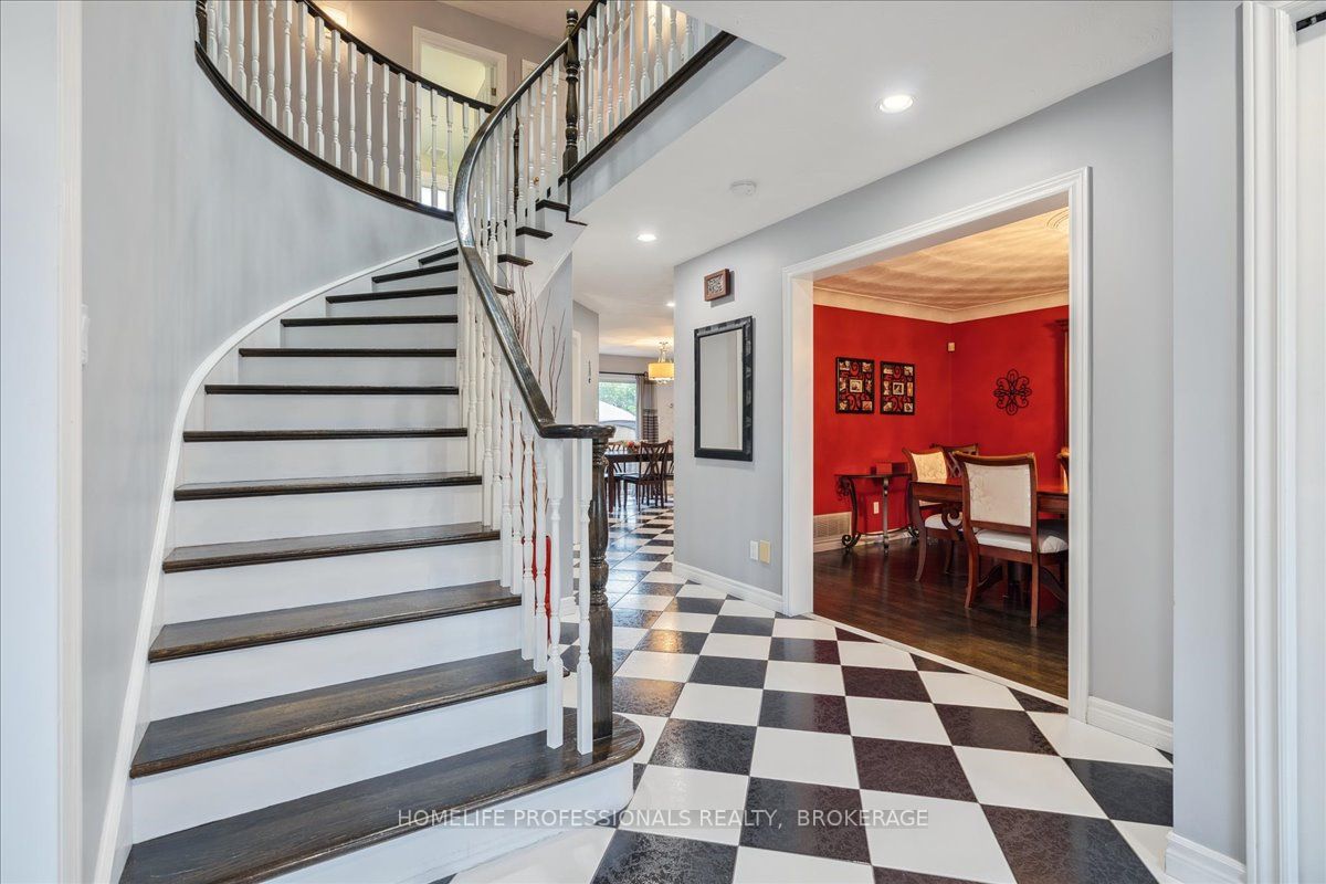 262 Winterberry Dr
