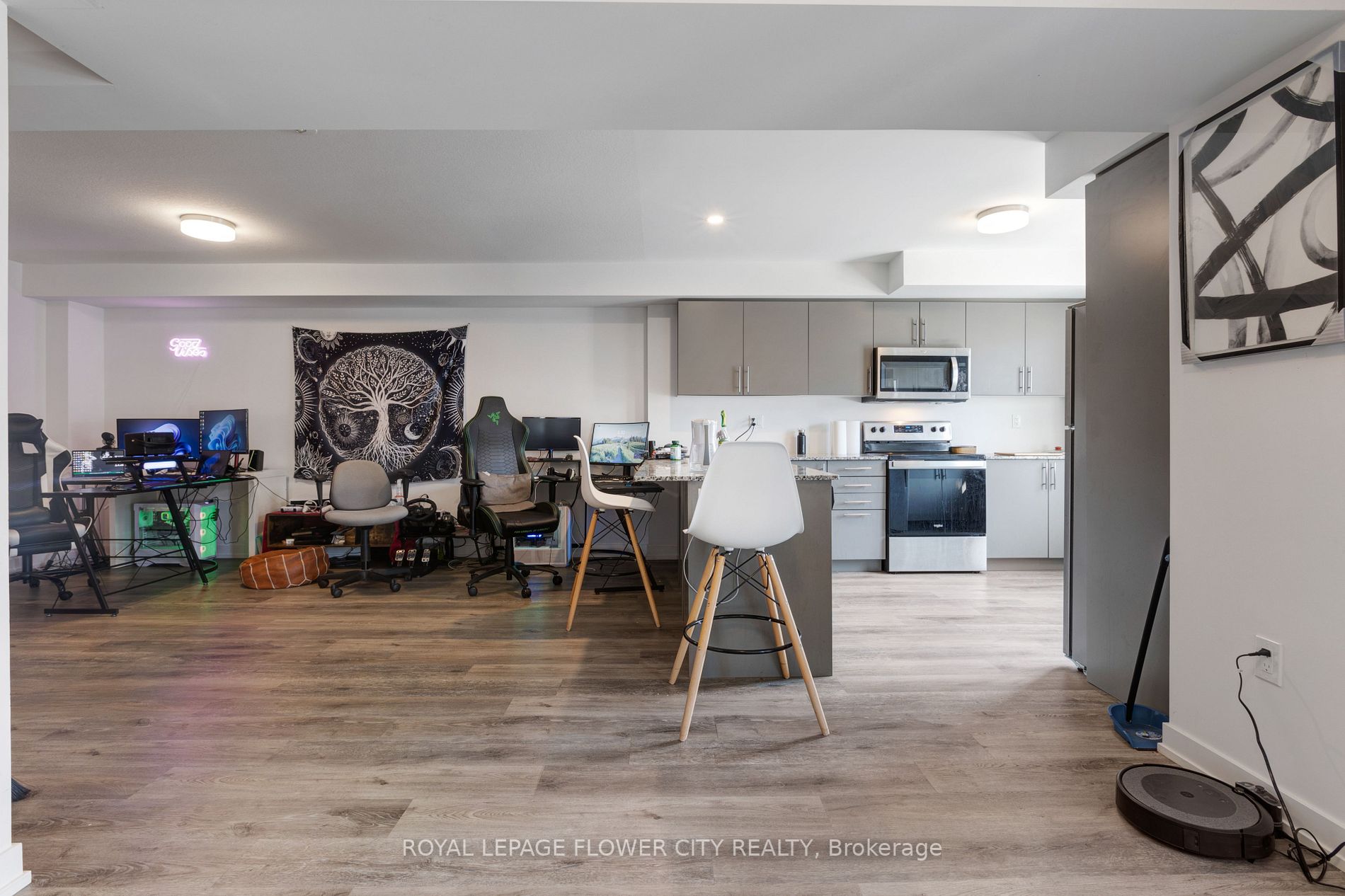 205 West Oak Tr, #16