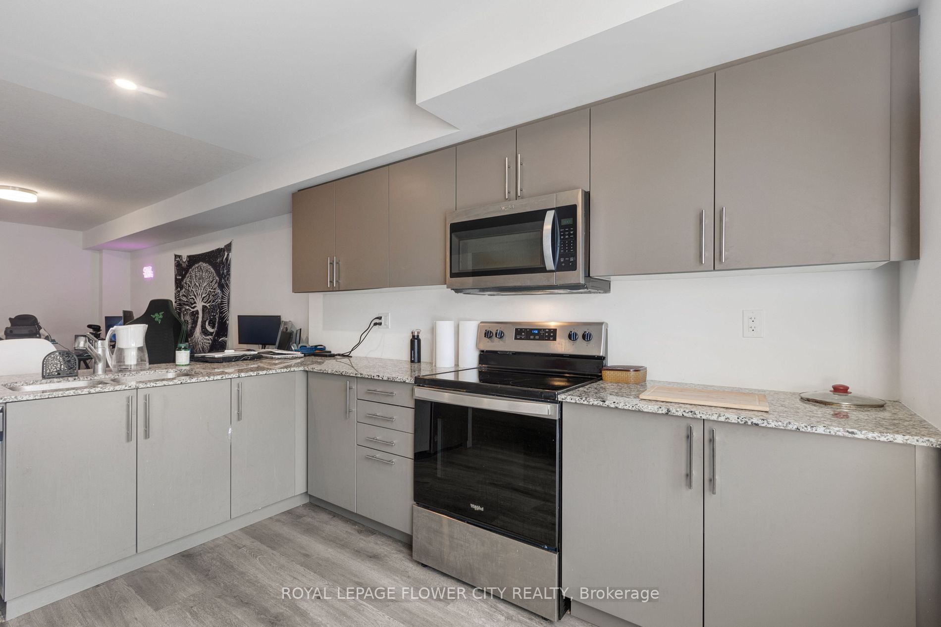 205 West Oak Tr, #16