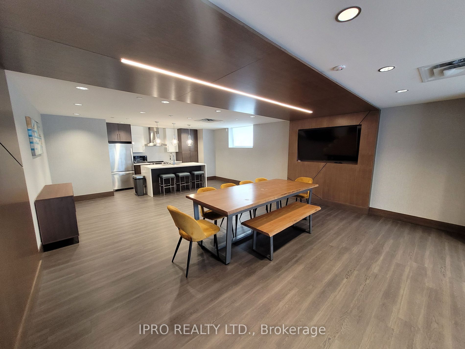 16 Markle Crescent, #301