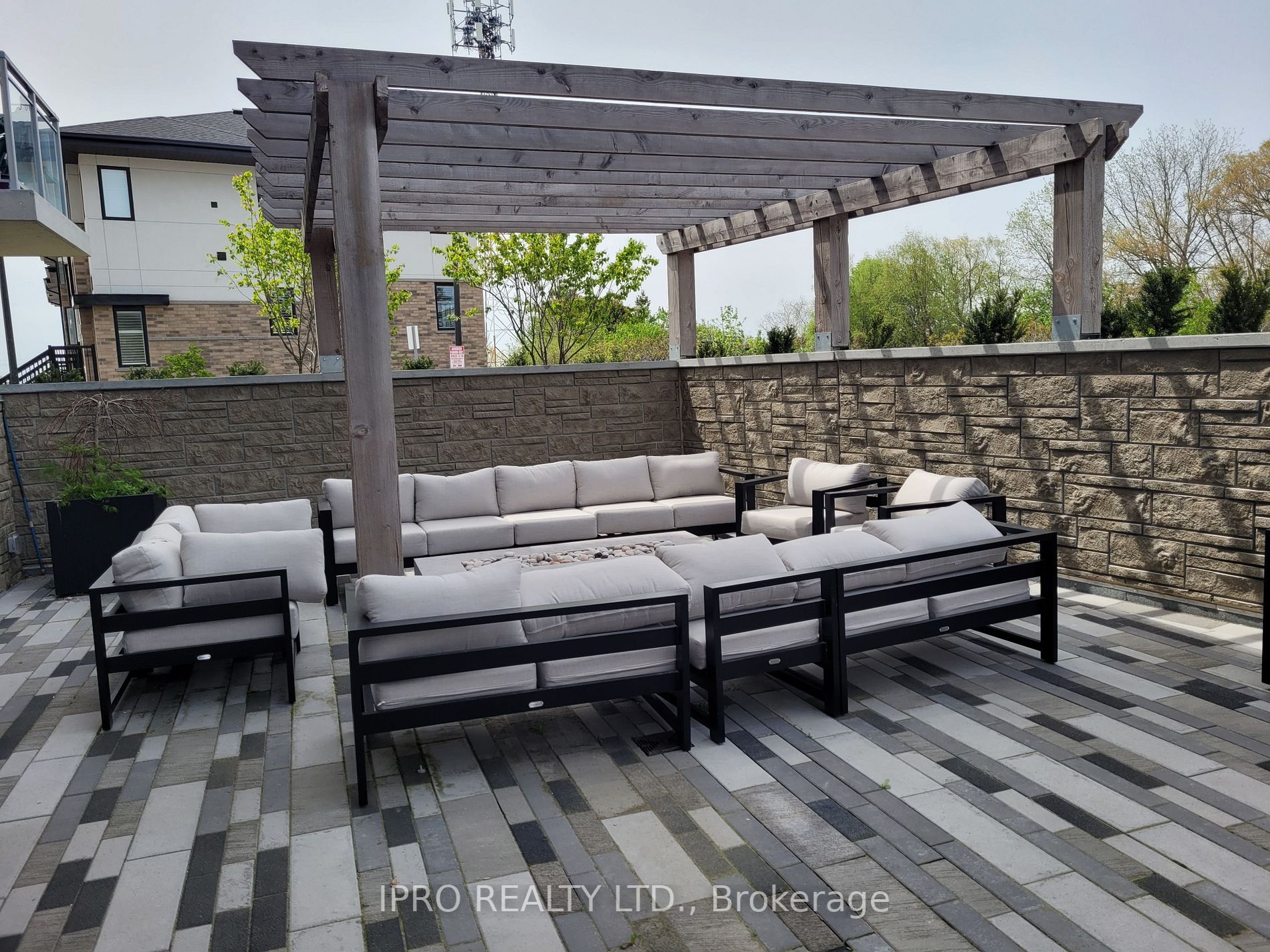 16 Markle Crescent, #301