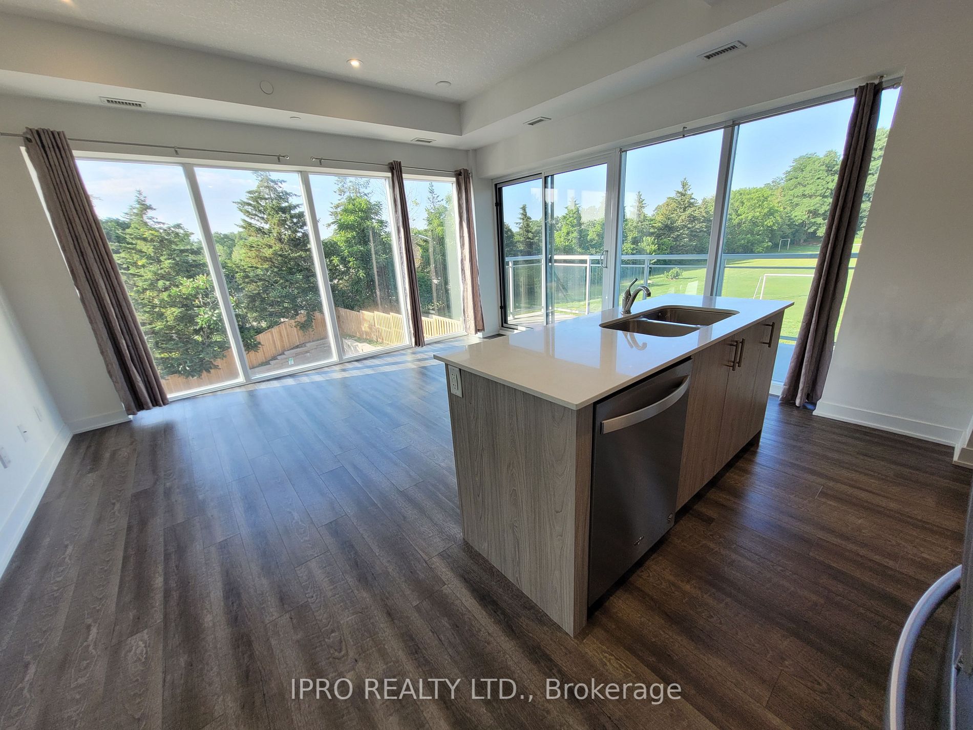 16 Markle Crescent, #301