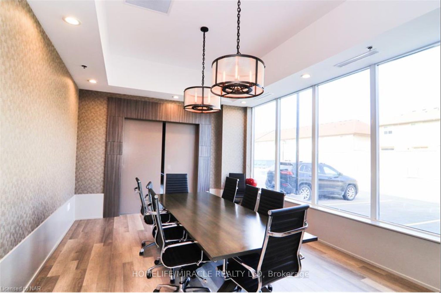 550 North Service Rd, #208