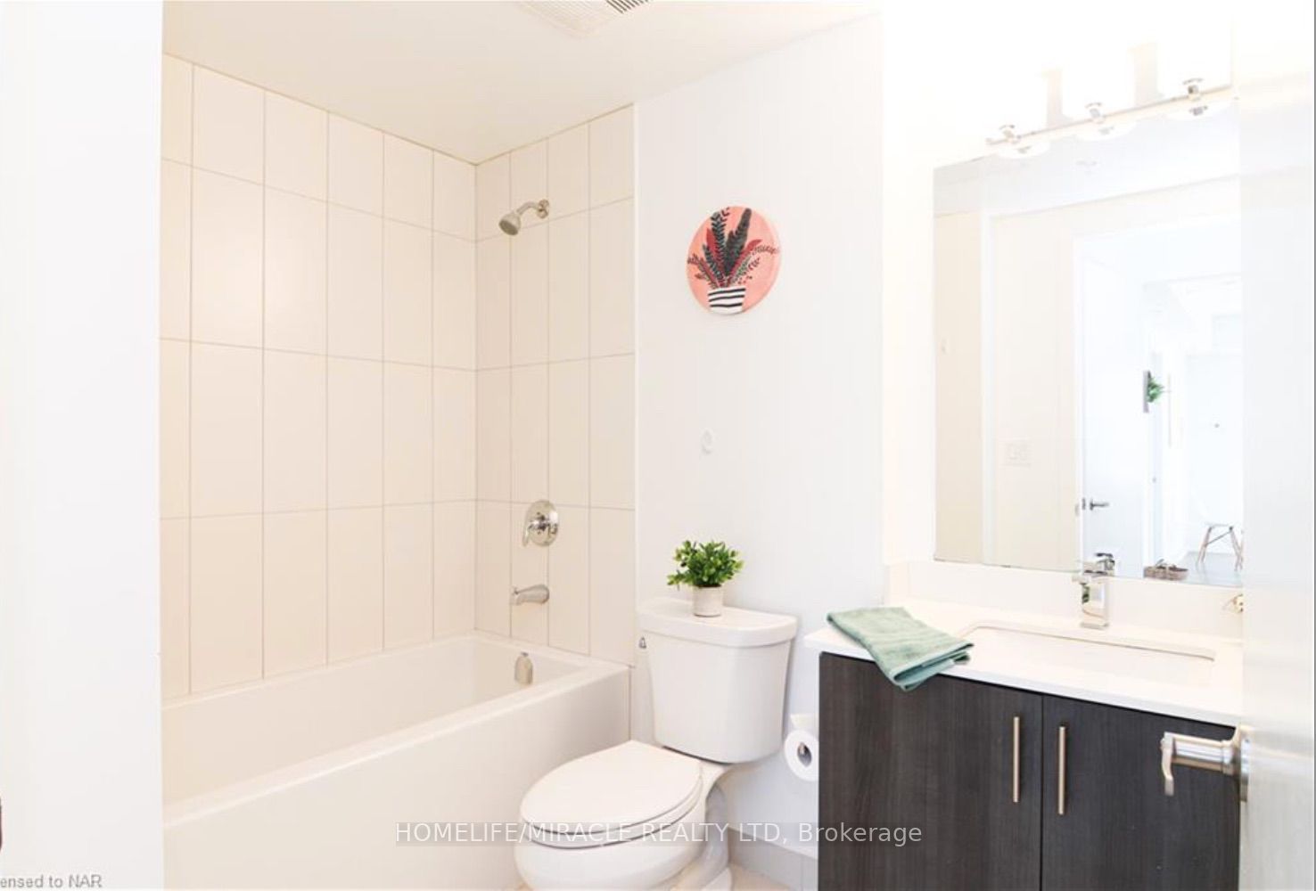 550 North Service Rd, #208