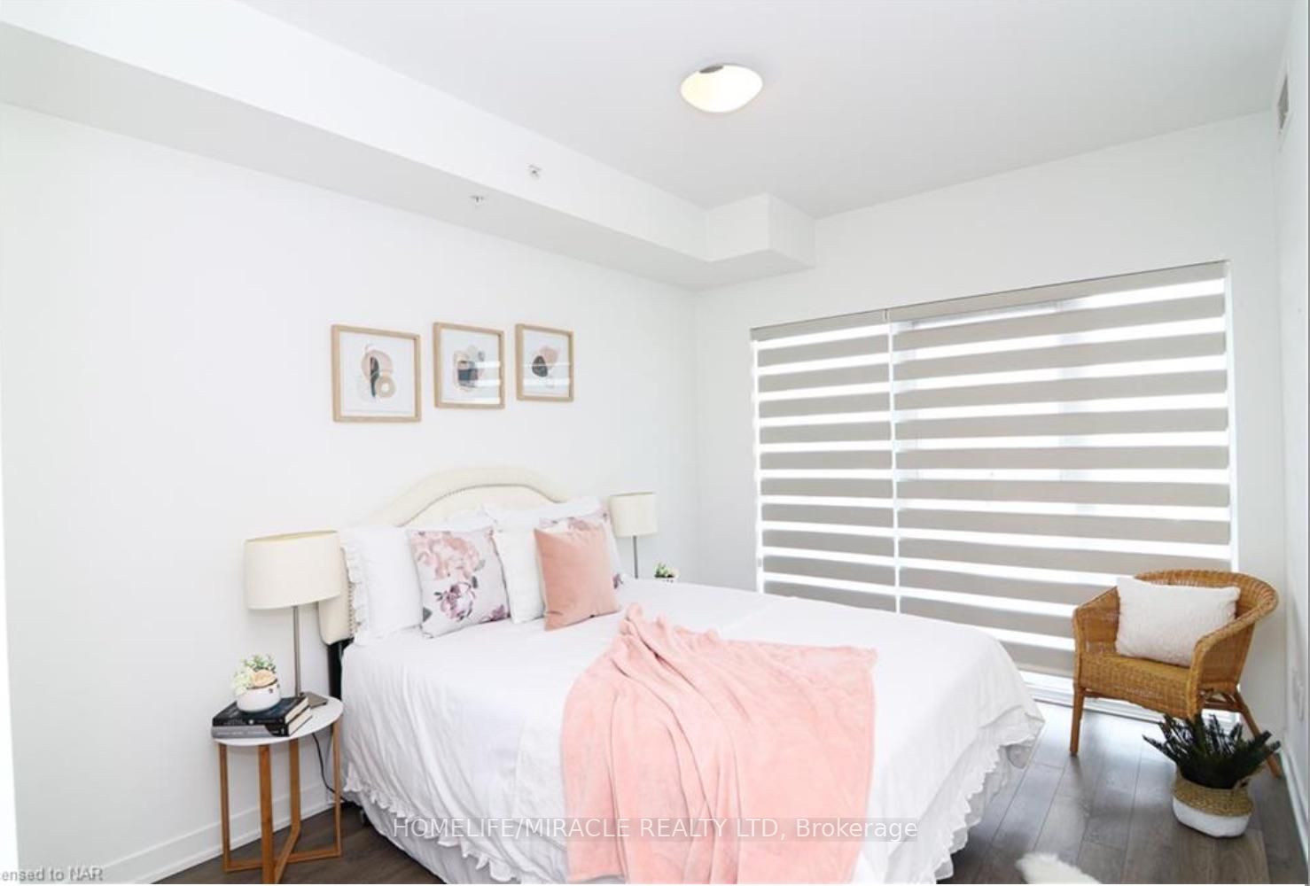550 North Service Rd, #208