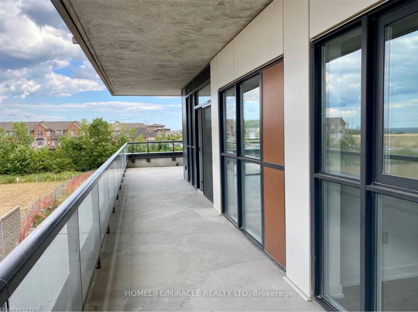 550 North Service Rd, #208