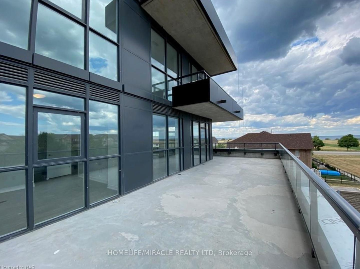 550 North Service Rd, #208