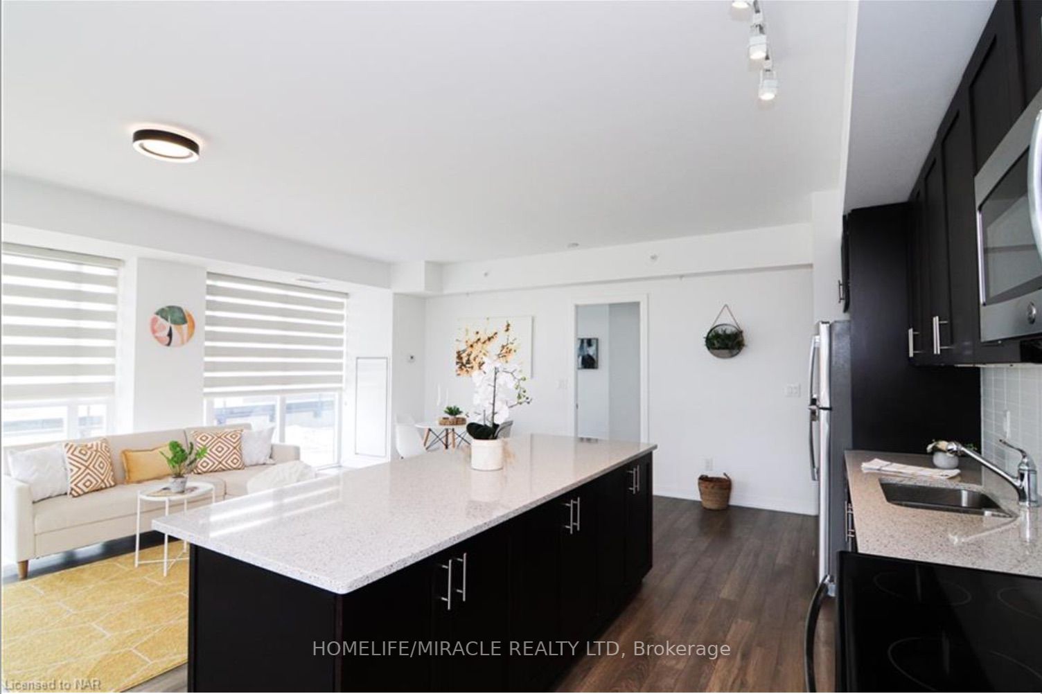 550 North Service Rd, #208