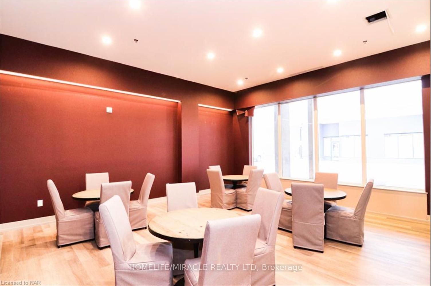 550 North Service Rd, #208