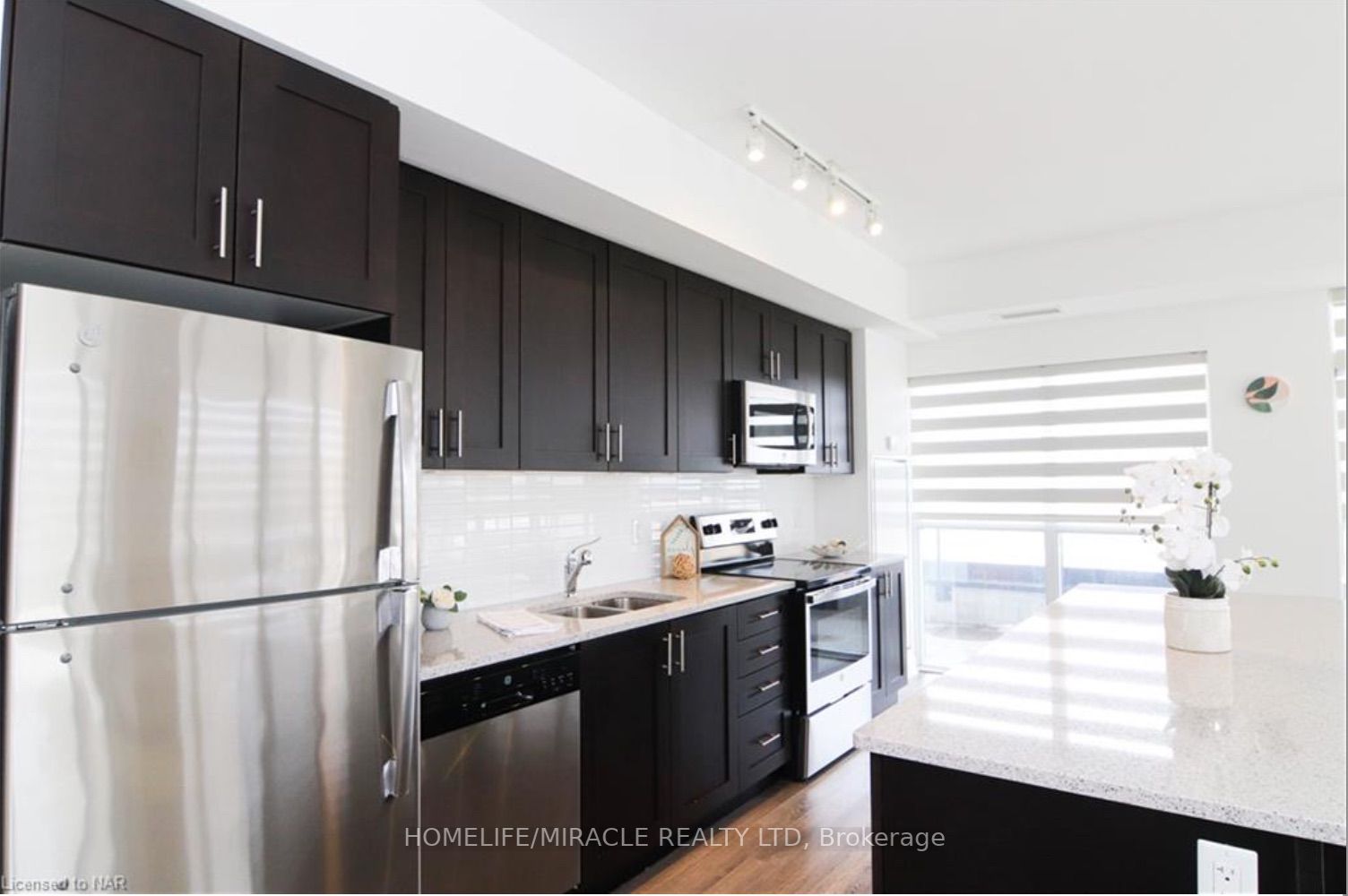 550 North Service Rd, #208