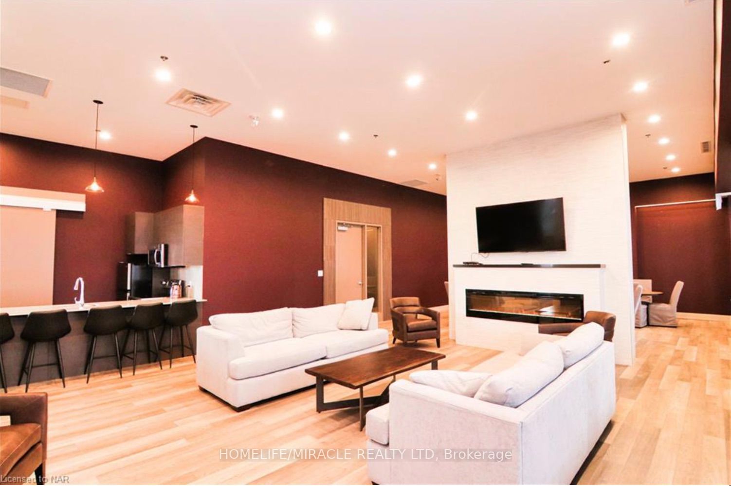 550 North Service Rd, #208