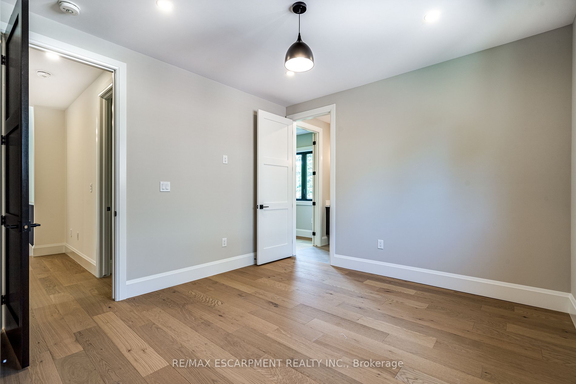 9 PARKER Avenue