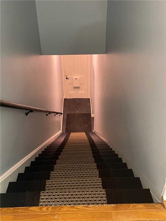 38 King St W