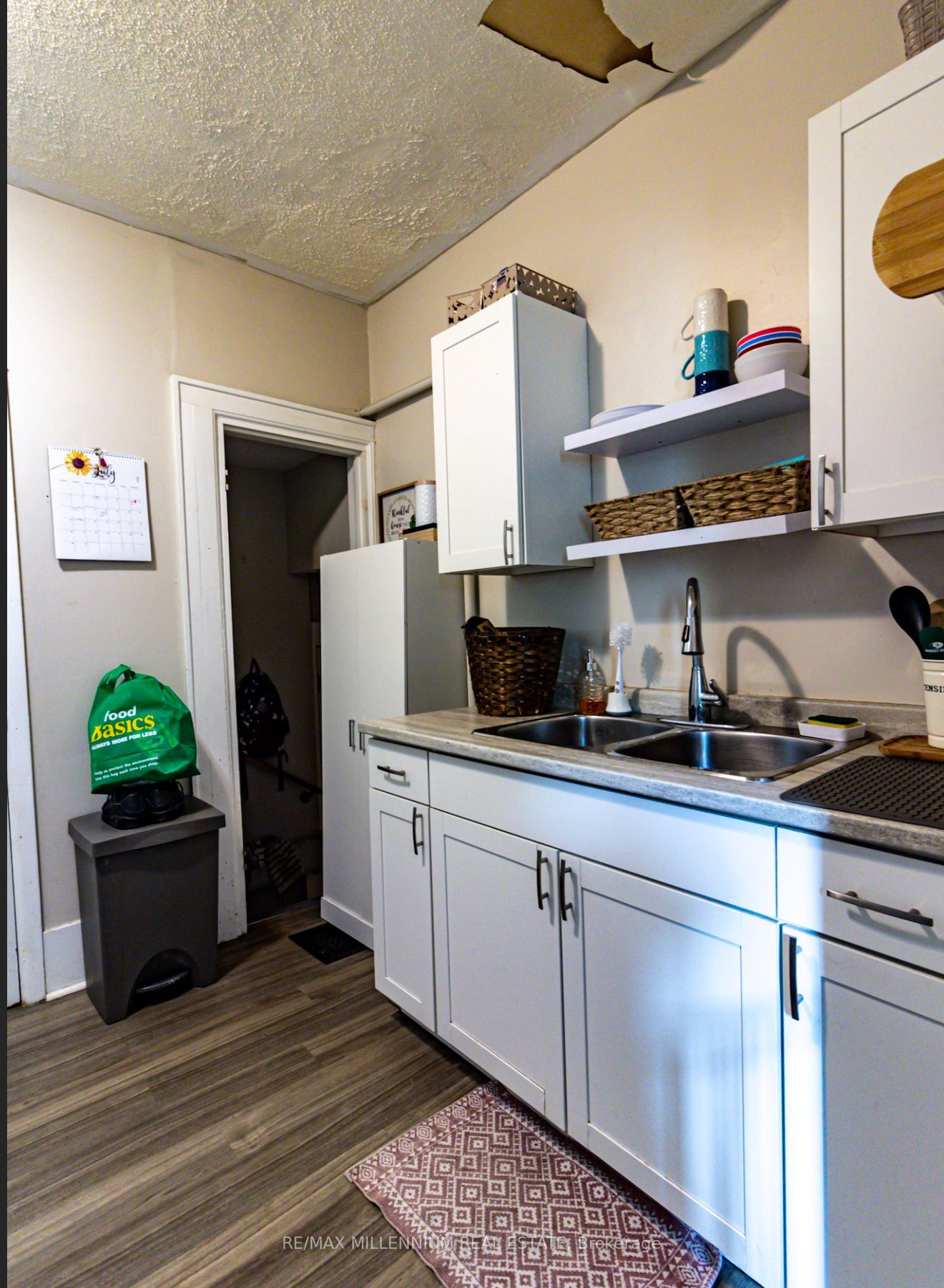 527-531 Mcewan Ave E