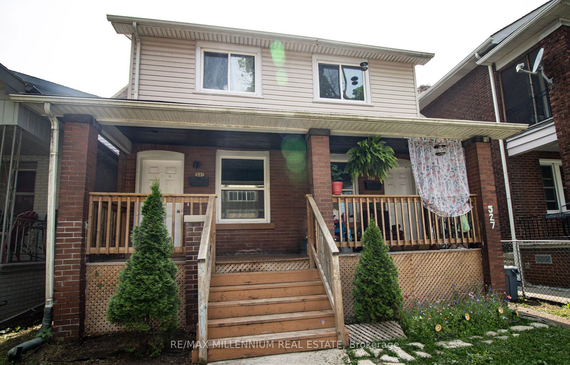 527-531 Mcewan Ave E