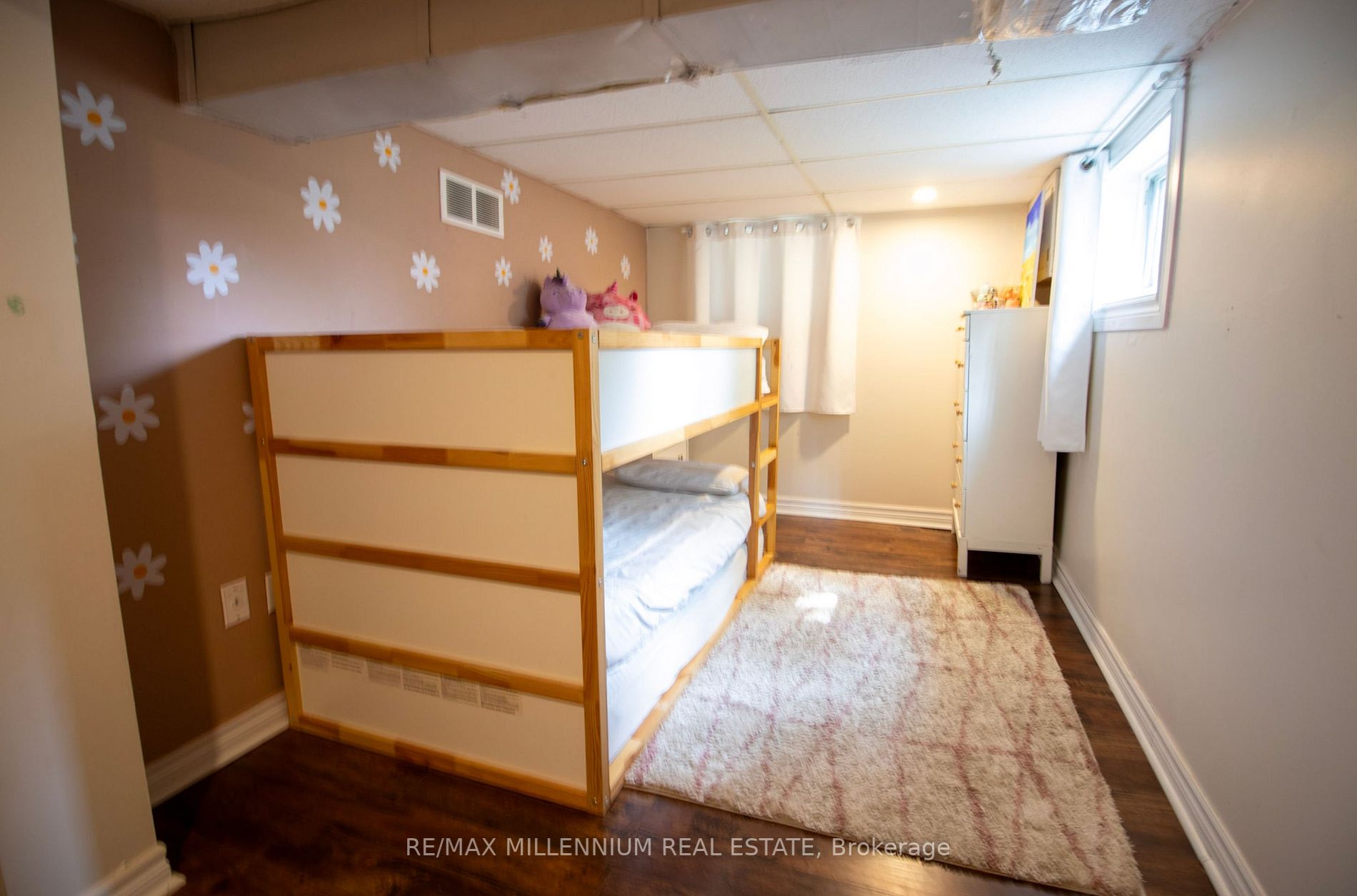 527-531 Mcewan Ave E