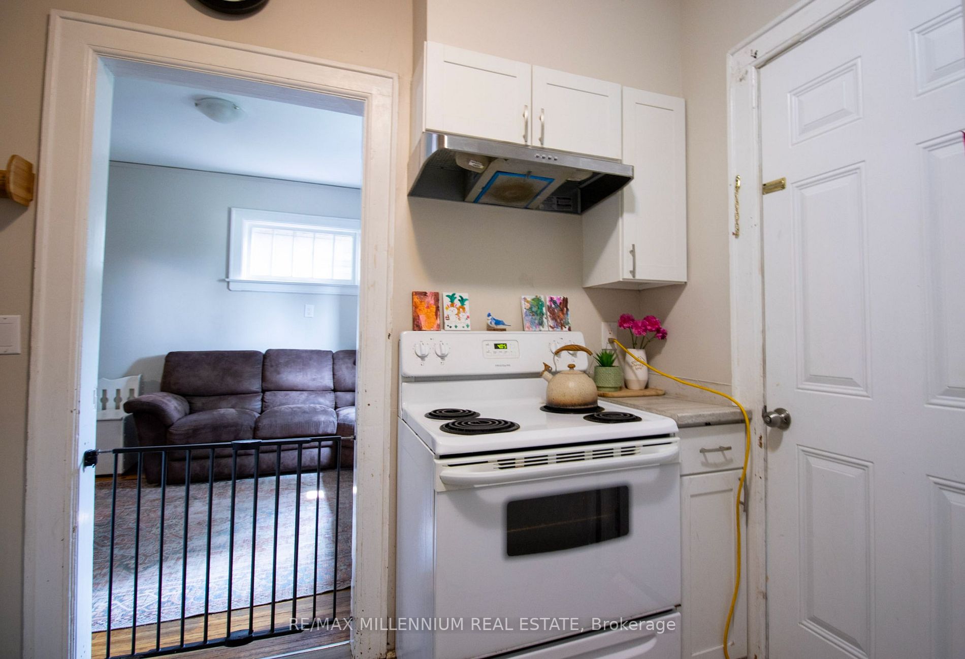 527-531 Mcewan Ave E