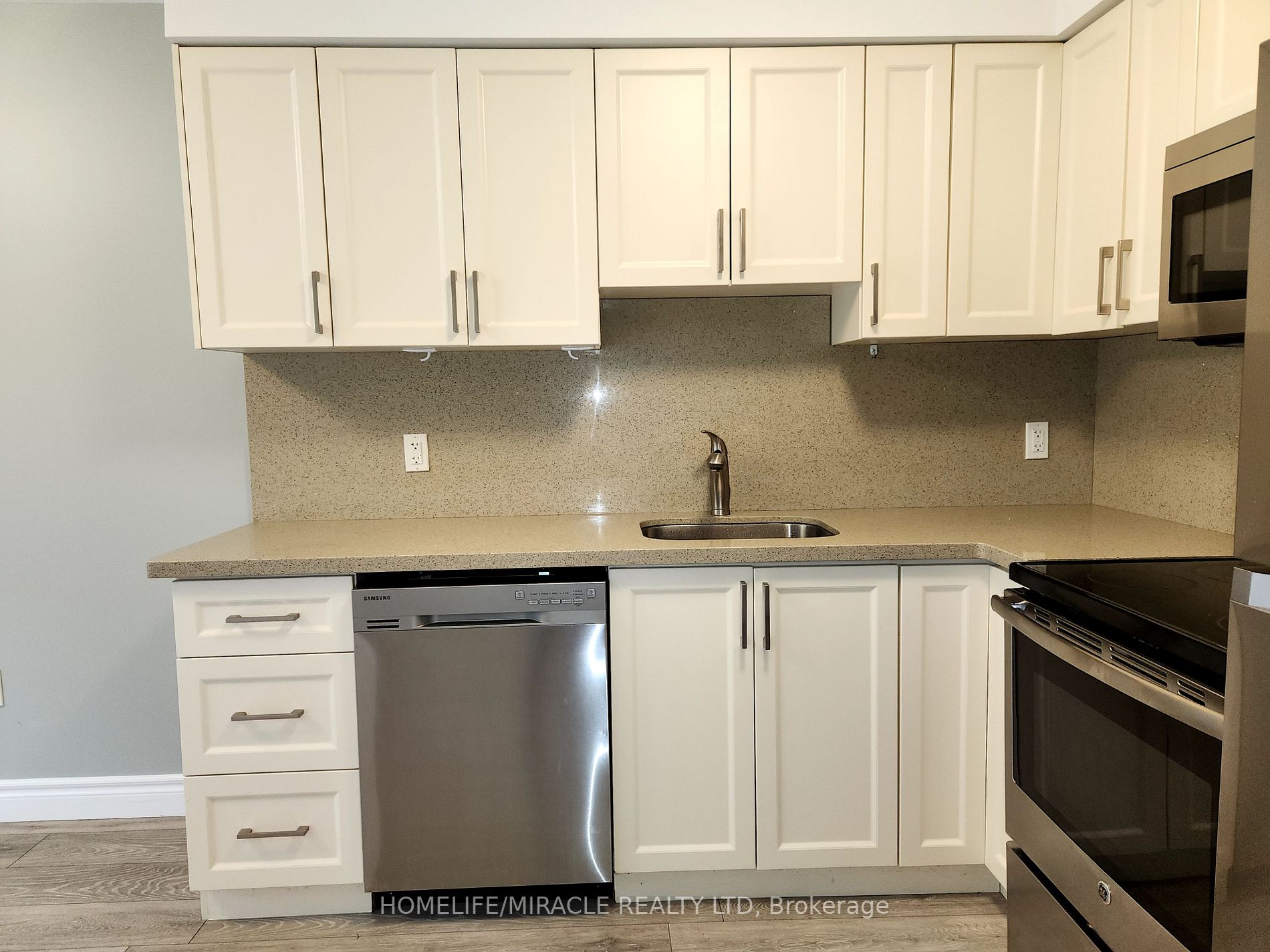 Listing X6651696 - Large Photo # 5
