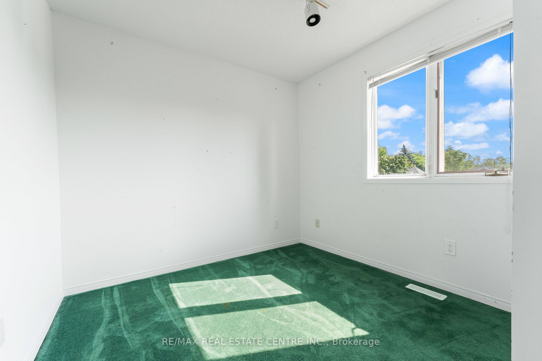 107 Middlemiss Cres