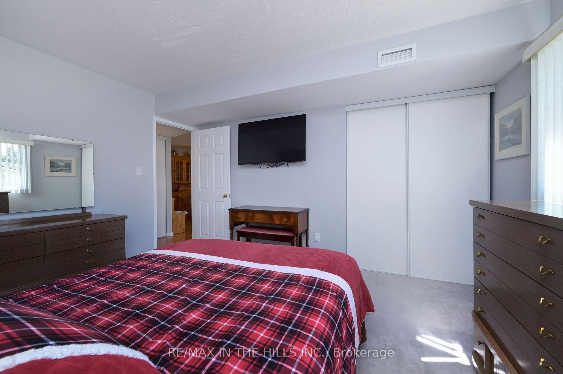 250 Robert Street, #211