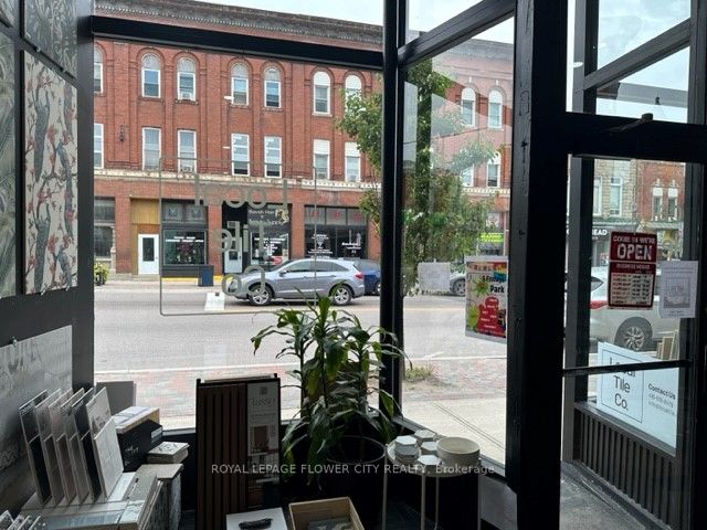 127 Main St W